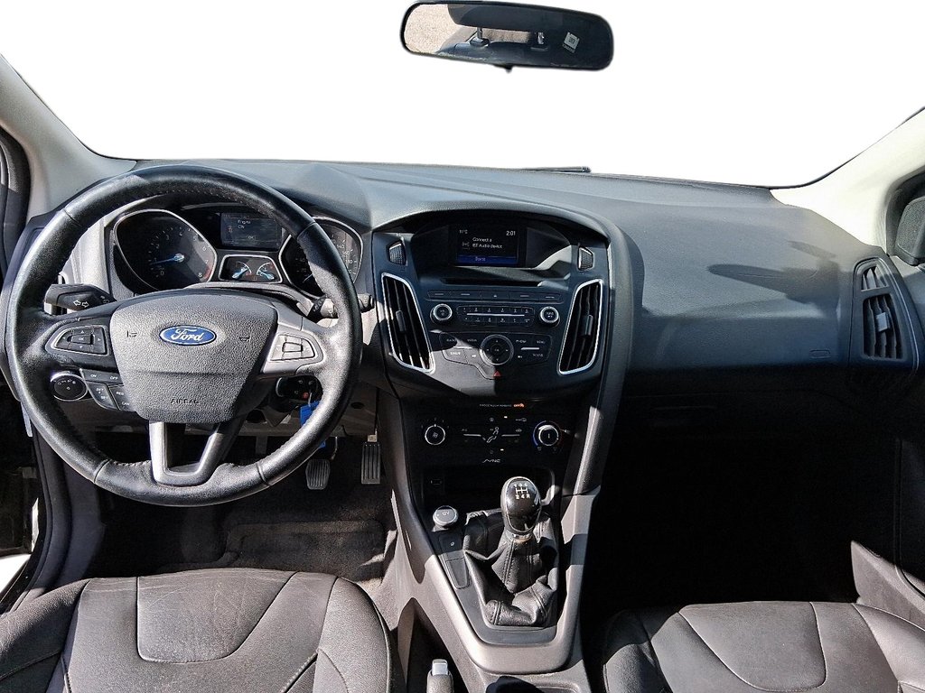 2015 Ford Focus Hatchback SE in Stratford, Ontario - 10 - w1024h768px
