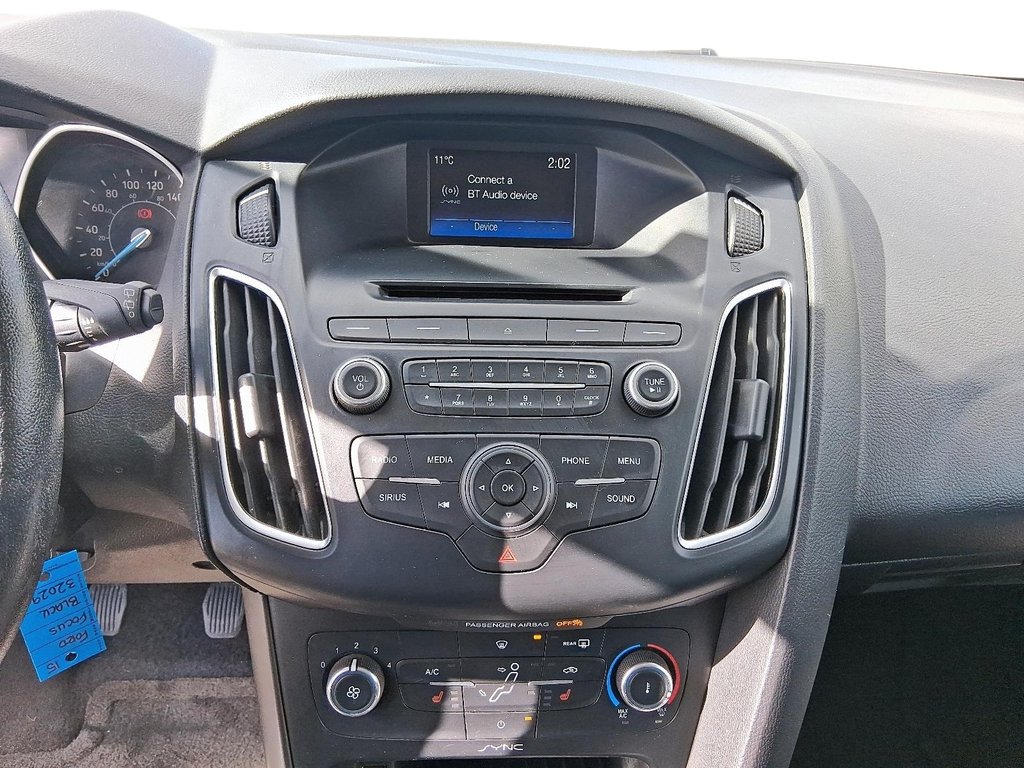 2015 Ford Focus Hatchback SE in Stratford, Ontario - 15 - w1024h768px