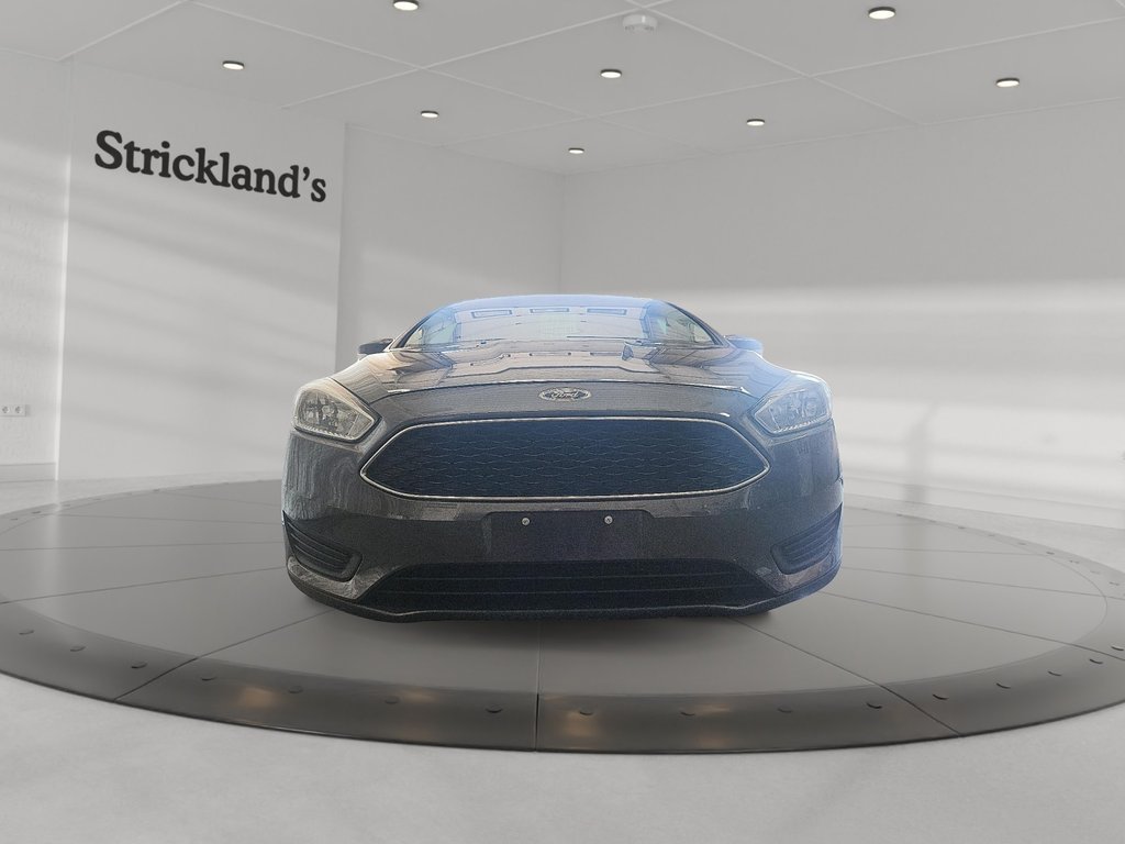 2016 Ford Focus Hatchback SE in Stratford, Ontario - 2 - w1024h768px
