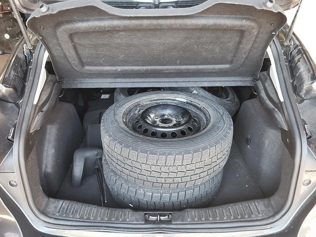 2016 Ford Focus Hatchback SE in Stratford, Ontario - 6 - w1024h768px