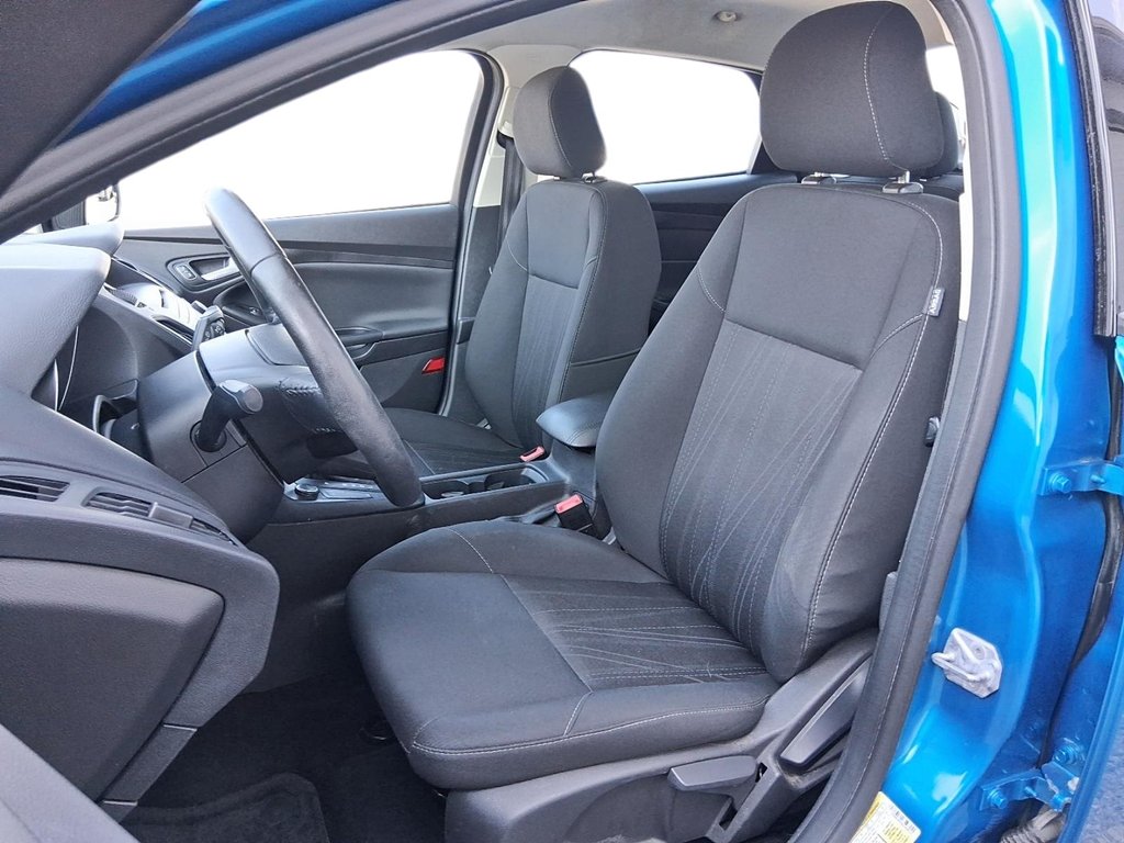2016 Ford Focus Sedan SE in Stratford, Ontario - 8 - w1024h768px
