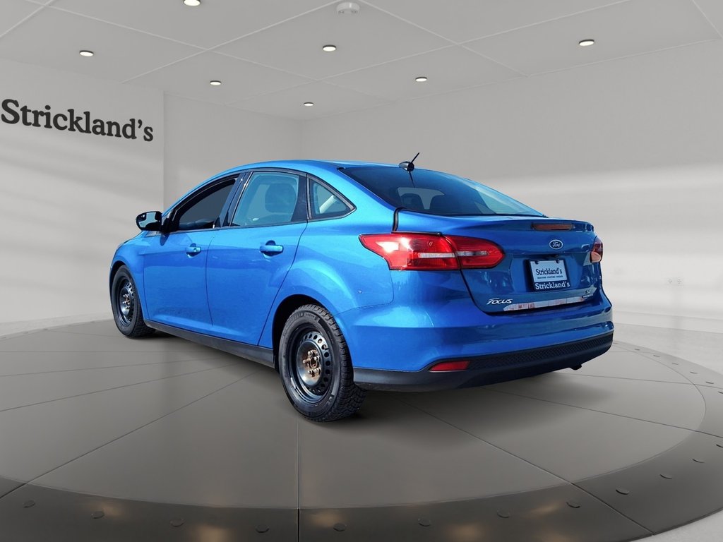 2016 Ford Focus Sedan SE in Stratford, Ontario - 4 - w1024h768px