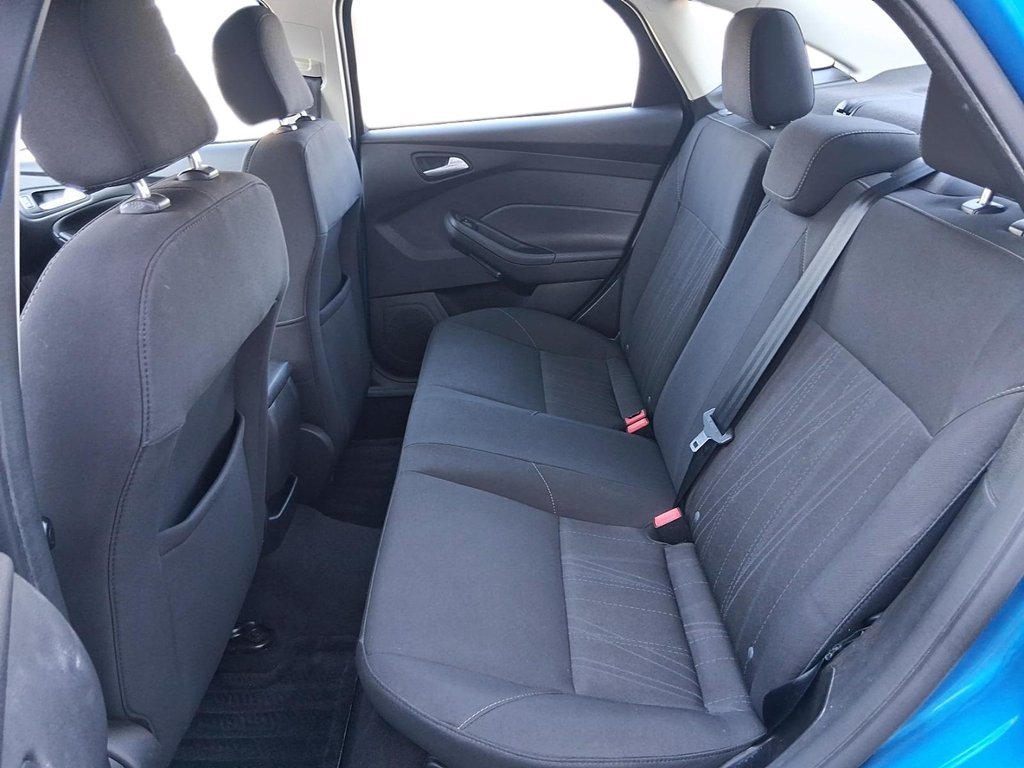 2016 Ford Focus Sedan SE in Stratford, Ontario - 9 - w1024h768px
