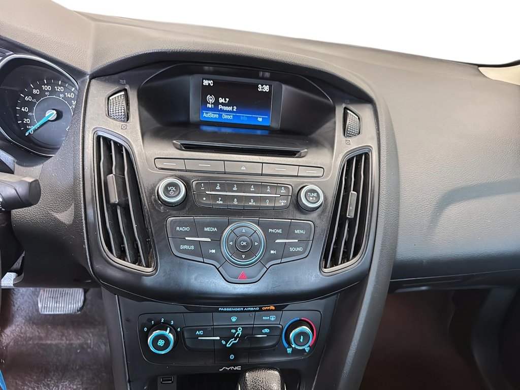 2017 Ford Focus Sedan SE in Stratford, Ontario - 16 - w1024h768px