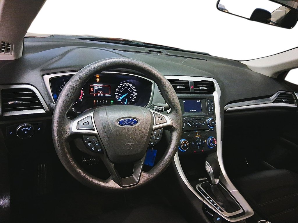 2015 Ford Fusion SE FWD in Stratford, Ontario - 10 - w1024h768px
