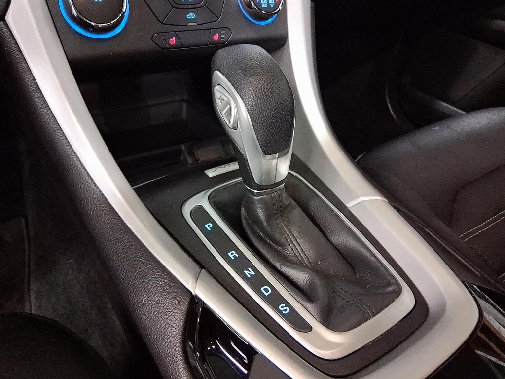 2015 Ford Fusion SE FWD in Stratford, Ontario - 16 - w1024h768px