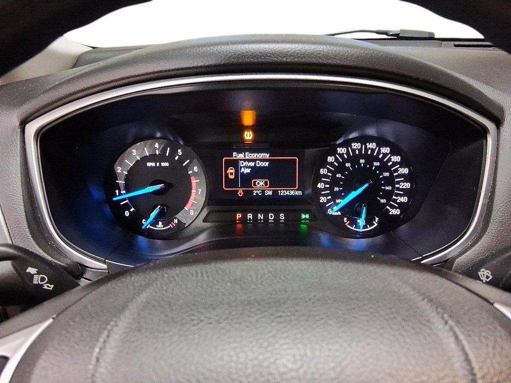 2015 Ford Fusion SE FWD in Stratford, Ontario - 14 - w1024h768px