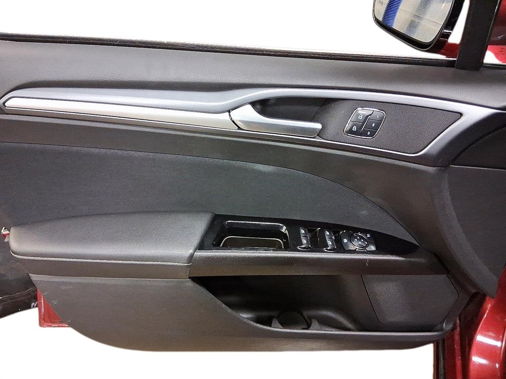 2015 Ford Fusion SE FWD in Stratford, Ontario - 11 - w1024h768px