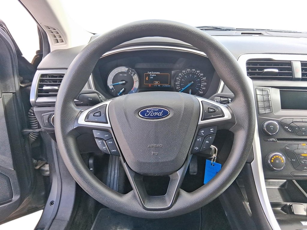 2016 Ford Fusion SE FWD in Stratford, Ontario - 12 - w1024h768px