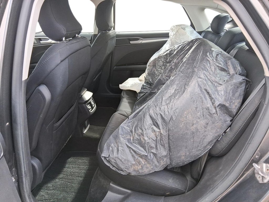 2016 Ford Fusion SE FWD in Stratford, Ontario - 9 - w1024h768px