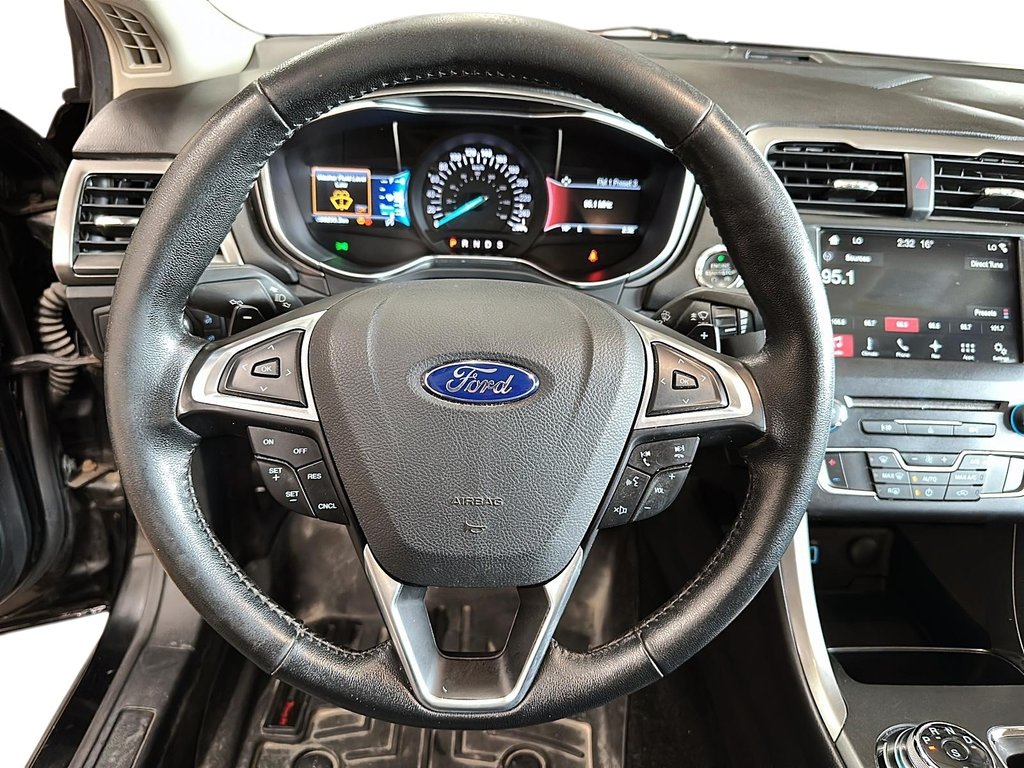 2017 Ford Fusion SE FWD in Stratford, Ontario - 11 - w1024h768px