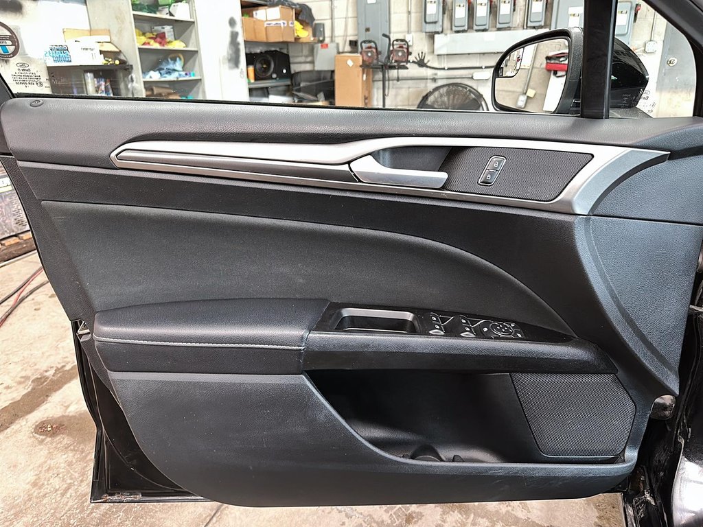 2017 Ford Fusion SE FWD in Stratford, Ontario - 10 - w1024h768px