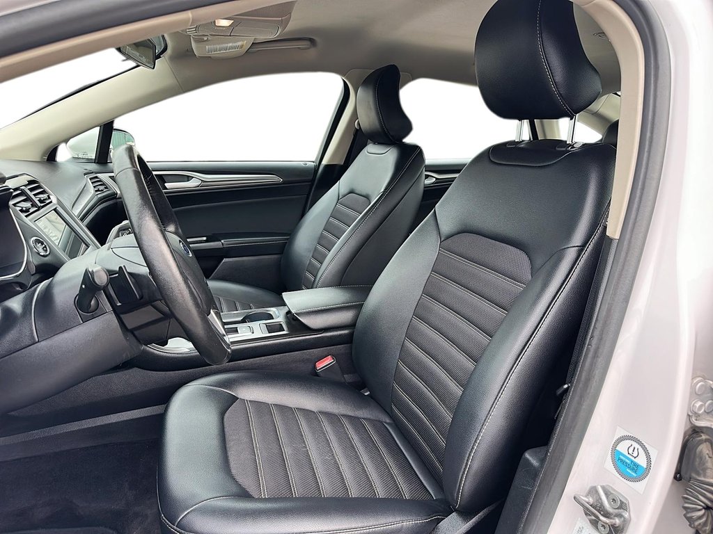 2017 Ford Fusion SE AWD in Stratford, Ontario - 8 - w1024h768px