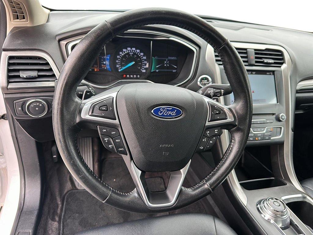 2017 Ford Fusion SE AWD in Stratford, Ontario - 11 - w1024h768px