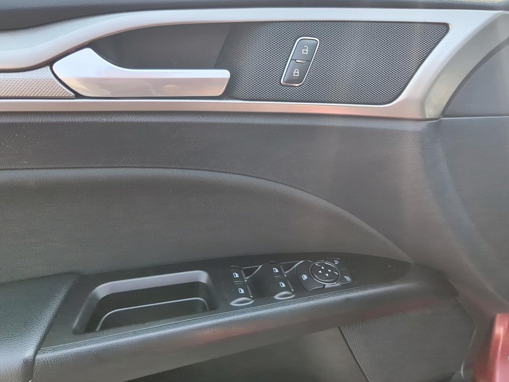 2017 Ford Fusion SE FWD in Stratford, Ontario - 11 - w1024h768px