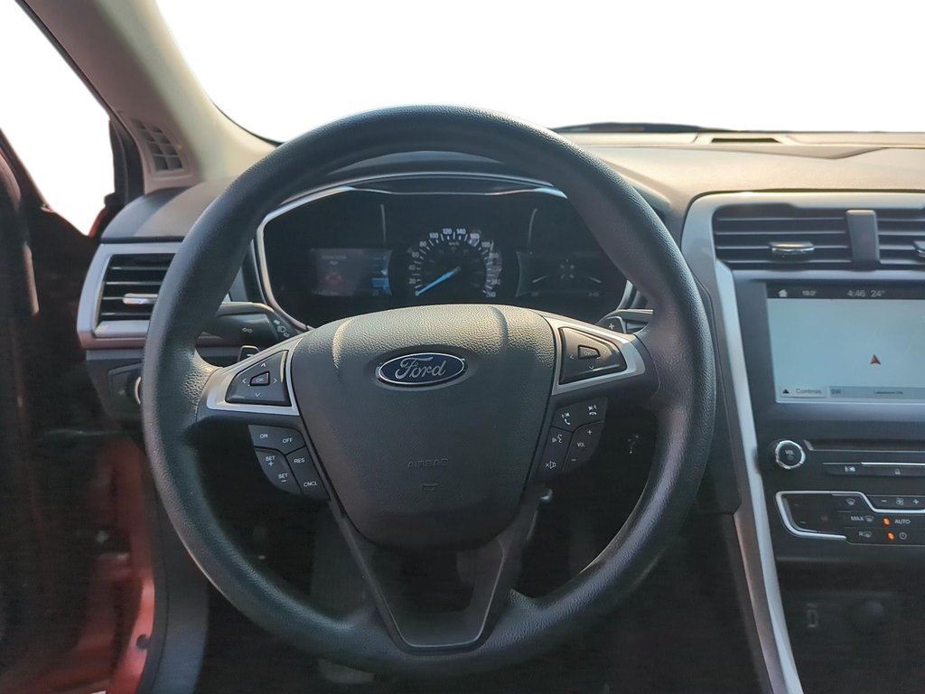 2017 Ford Fusion SE FWD in Stratford, Ontario - 12 - w1024h768px