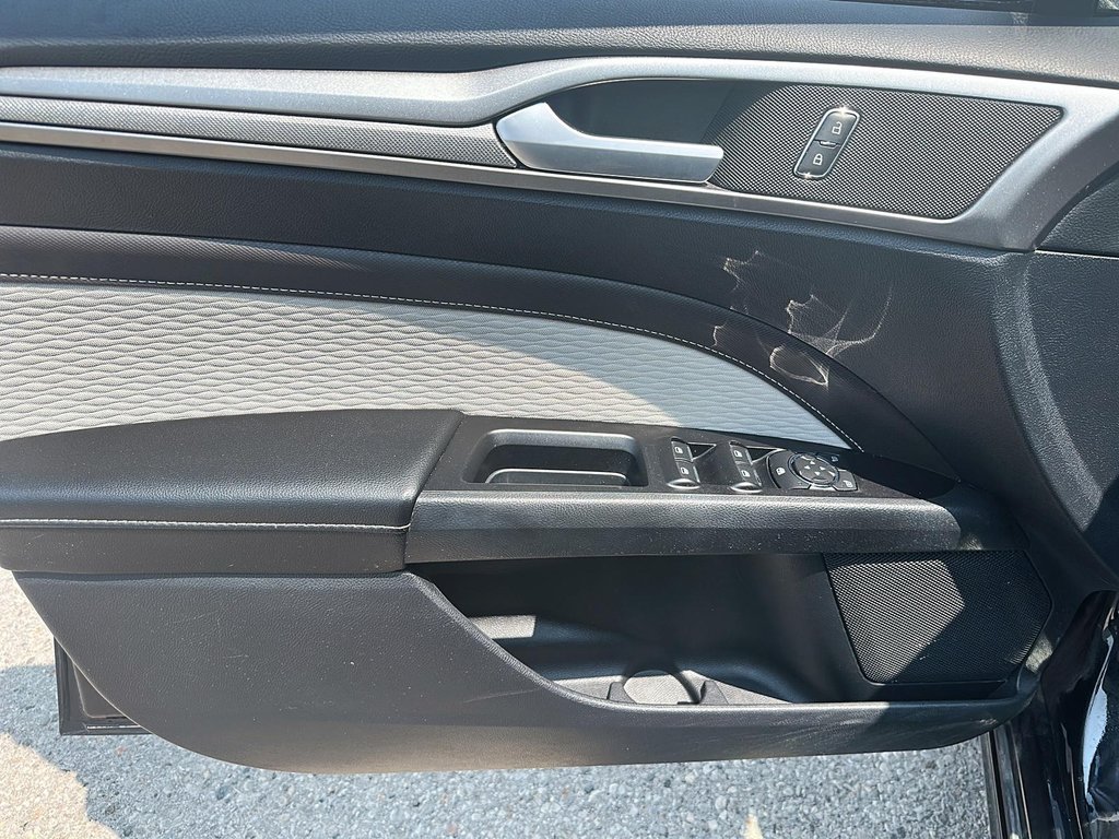 2020 Ford Fusion SE FWD in Stratford, Ontario - 10 - w1024h768px