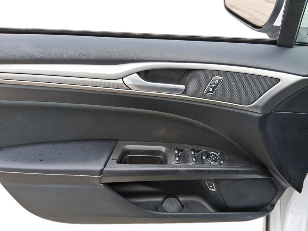 2020 Ford Fusion SE HEV in Stratford, Ontario - 12 - w1024h768px