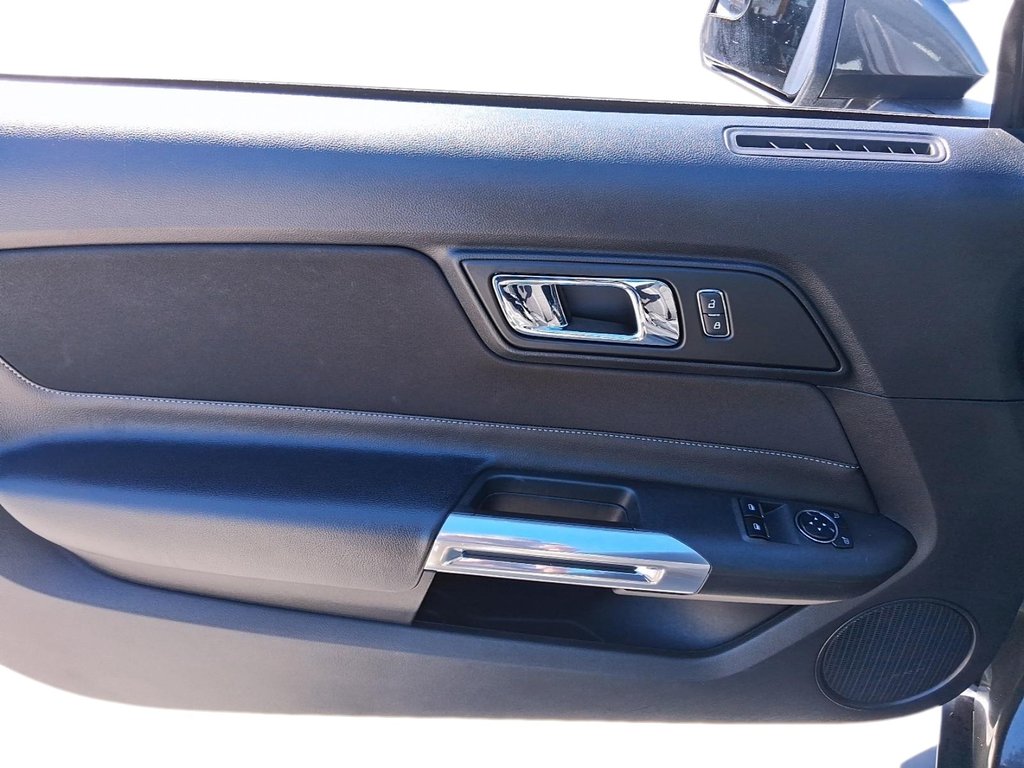 2016 Ford Mustang Coupe V6 in Stratford, Ontario - 10 - w1024h768px