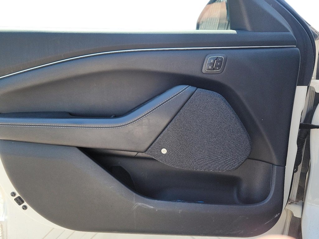 2023 Ford Mustang Mach-e Premium AWD in Stratford, Ontario - 9 - w1024h768px