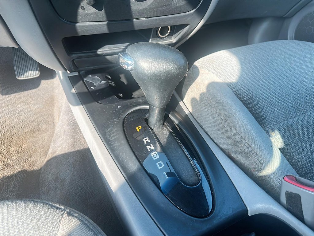 2001 Ford Taurus SE Sedan in Stratford, Ontario - 13 - w1024h768px