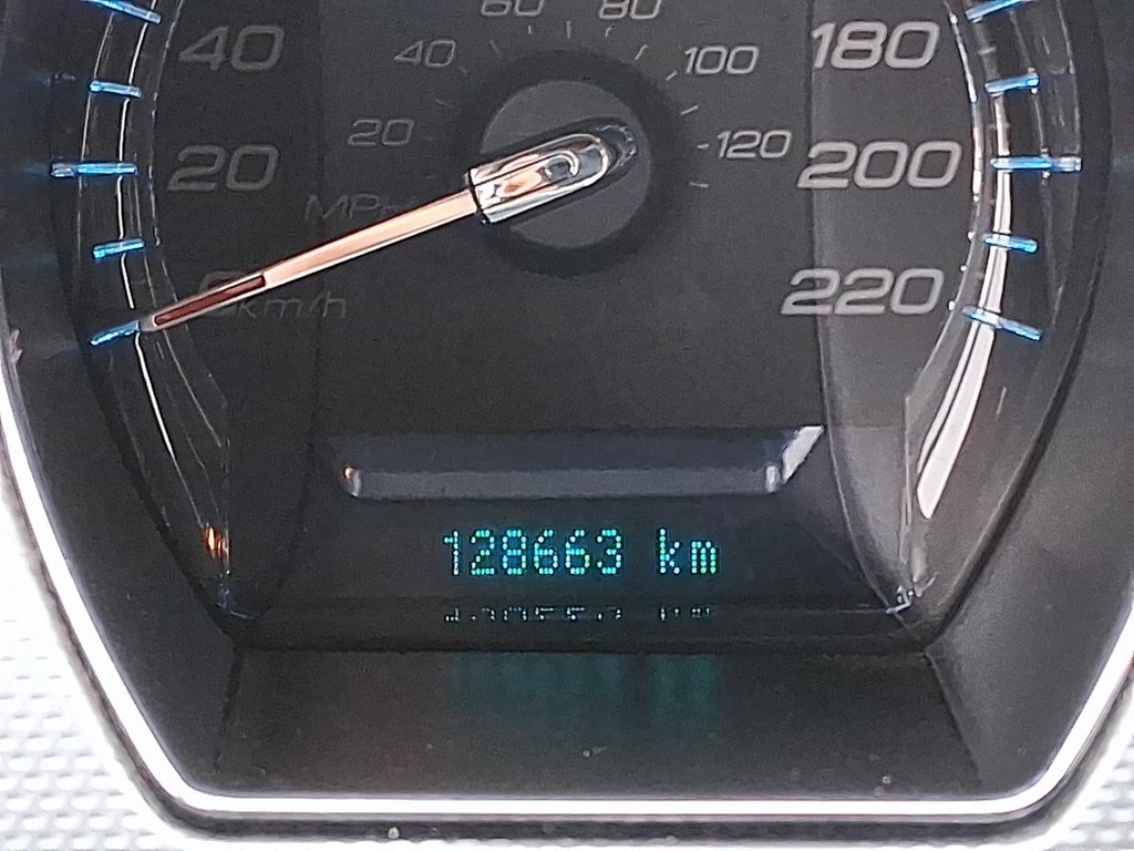 2011 Ford Taurus SEL 4D Sedan in Stratford, Ontario - 13 - w1024h768px