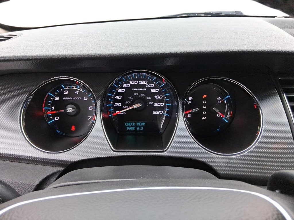 2011 Ford Taurus SEL 4D Sedan in Stratford, Ontario - 14 - w1024h768px