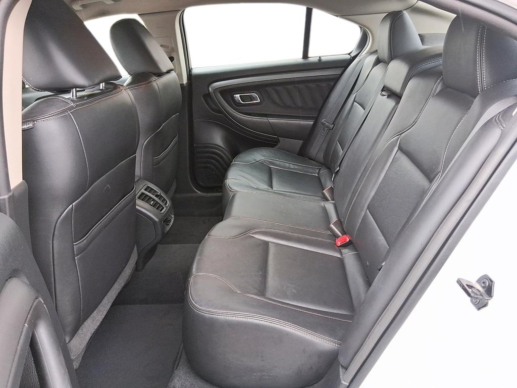 2011 Ford Taurus SEL 4D Sedan in Stratford, Ontario - 9 - w1024h768px