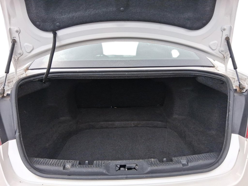 2011 Ford Taurus SEL 4D Sedan in Stratford, Ontario - 6 - w1024h768px