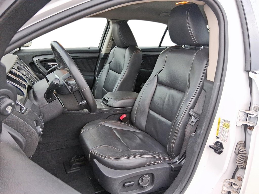 2011 Ford Taurus SEL 4D Sedan in Stratford, Ontario - 8 - w1024h768px