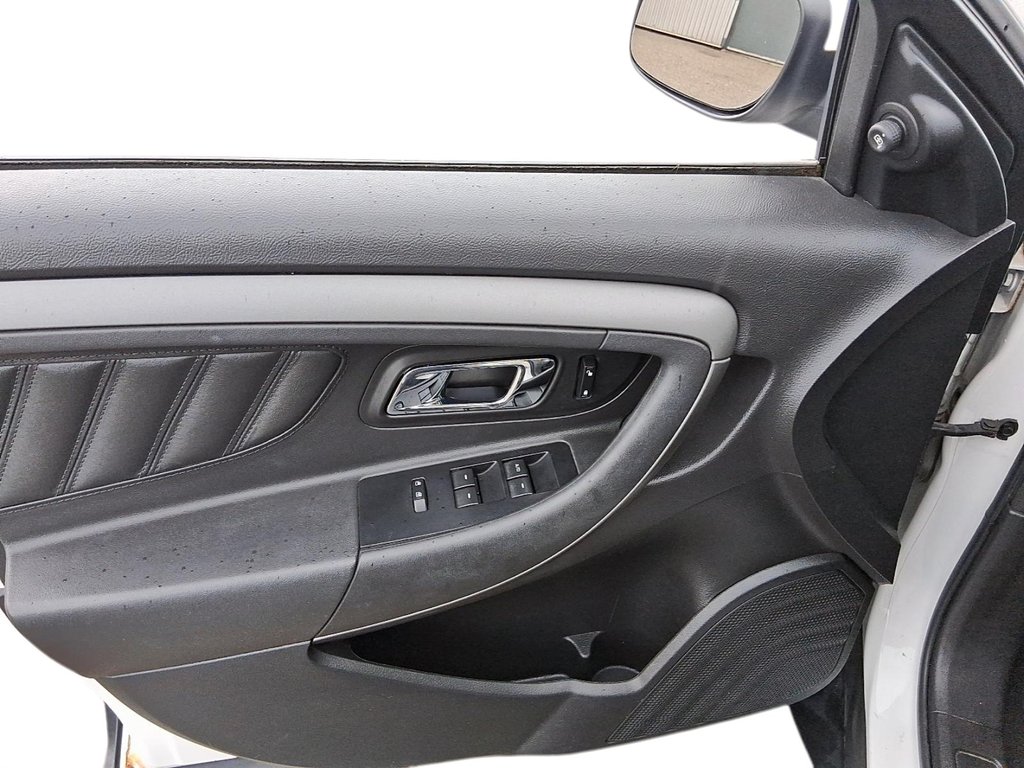 2011 Ford Taurus SEL 4D Sedan in Stratford, Ontario - 11 - w1024h768px