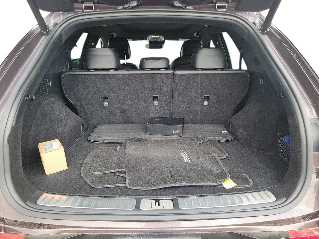 2023 GENESIS GV70 2.5T Prestige AWD in Stratford, Ontario - 6 - w1024h768px