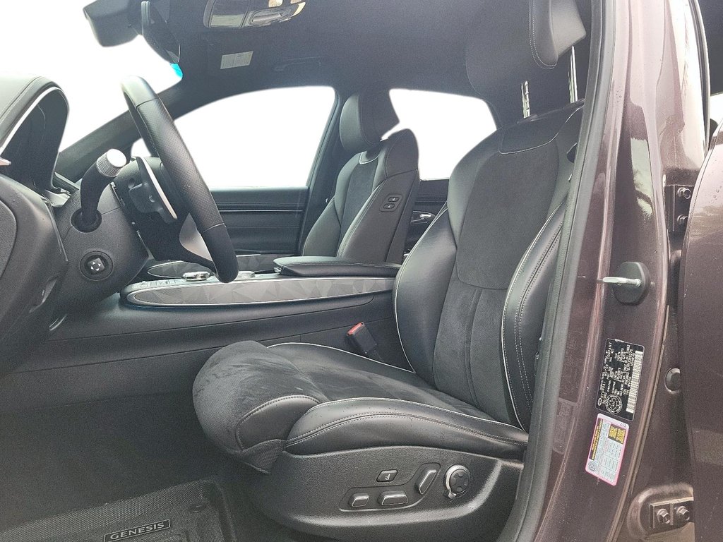 2023 GENESIS GV70 2.5T Prestige AWD in Stratford, Ontario - 8 - w1024h768px