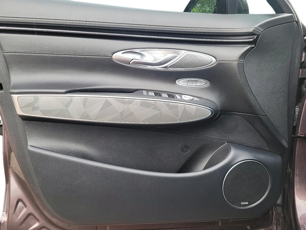 2023 GENESIS GV70 2.5T Prestige AWD in Stratford, Ontario - 10 - w1024h768px