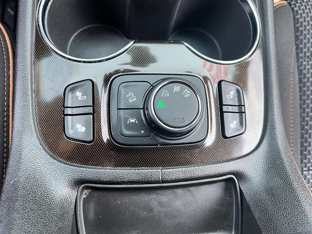 2021 GMC Acadia AWD AT4 in Stratford, Ontario - 14 - w1024h768px