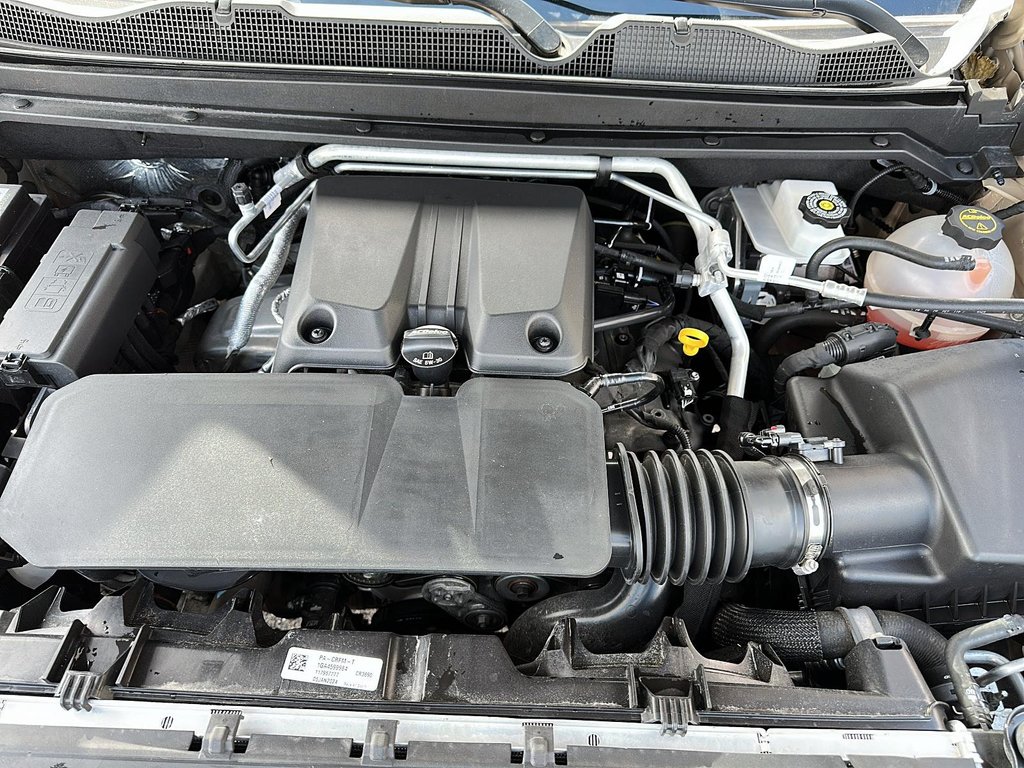 2024 GMC Canyon Crew Cab Short Box 4-Wheel Drive AT4 in Stratford, Ontario - 6 - w1024h768px