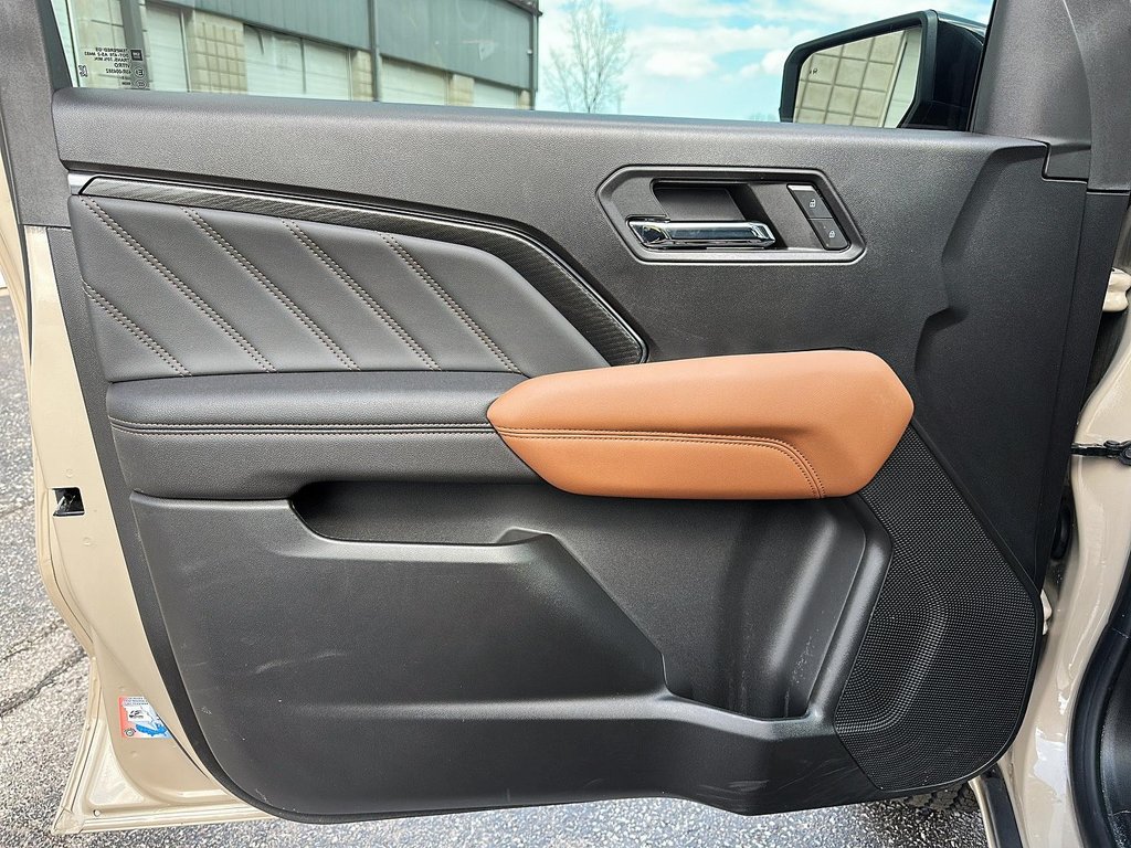 2024 GMC Canyon Crew Cab Short Box 4-Wheel Drive AT4 in Stratford, Ontario - 9 - w1024h768px