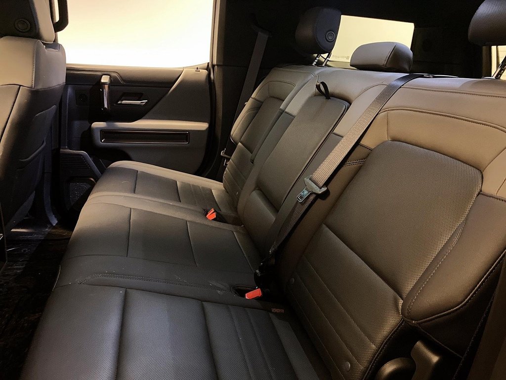 2024 GMC HUMMER EV SUV E4WD 4dr 3X in Stratford, Ontario - 16 - w1024h768px