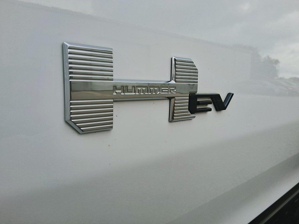 2025 GMC HUMMER EV SUV e4WD 4dr 2X in Stratford, Ontario - 9 - w1024h768px