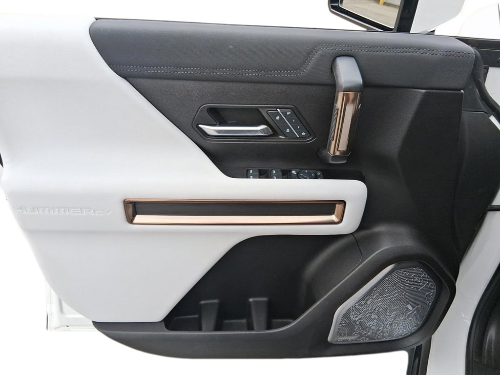 2025 GMC HUMMER EV SUV e4WD 4dr 2X in Stratford, Ontario - 13 - w1024h768px