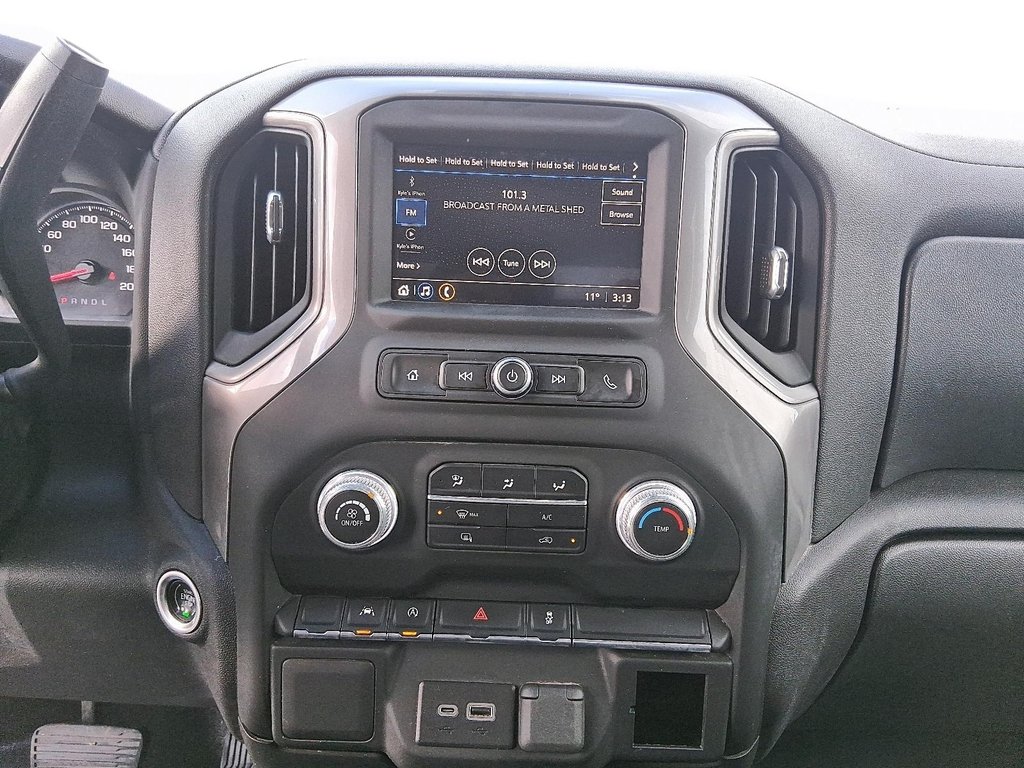 2022 GMC New Sierra 1500 Crew Cab 4x4 Pro Standard Box in Stratford, Ontario - 15 - w1024h768px