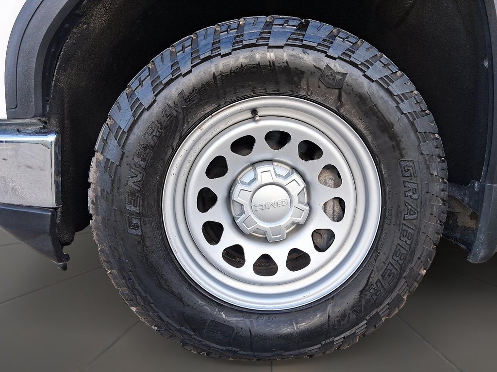 2022 GMC New Sierra 1500 Crew Cab 4x4 Pro Standard Box in Stratford, Ontario - 6 - w1024h768px