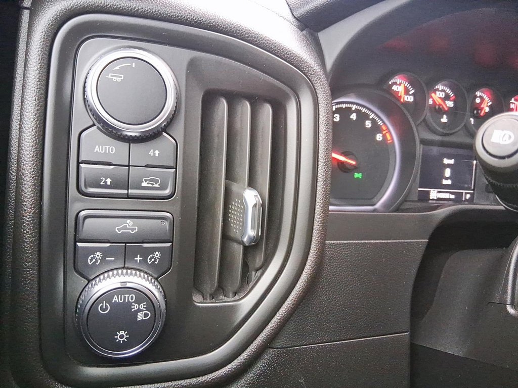 2022 GMC New Sierra 1500 Double Cab 4x4 Double Cab Standard Box 4WD Base in Stratford, Ontario - 17 - w1024h768px