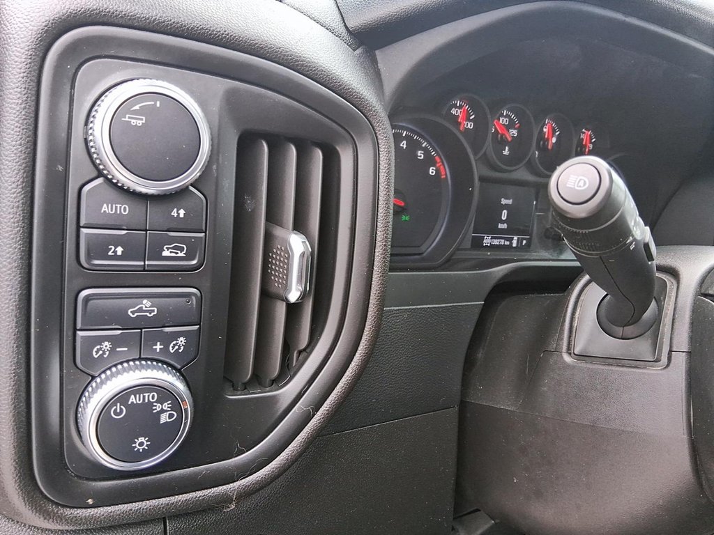 2022 GMC New Sierra 1500 Double Cab 4x4 Double Cab Standard Box 4WD Base in Stratford, Ontario - 17 - w1024h768px