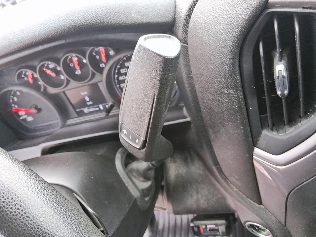 2022 GMC New Sierra 1500 Double Cab 4x4 Double Cab Standard Box 4WD Base in Stratford, Ontario - 16 - w1024h768px