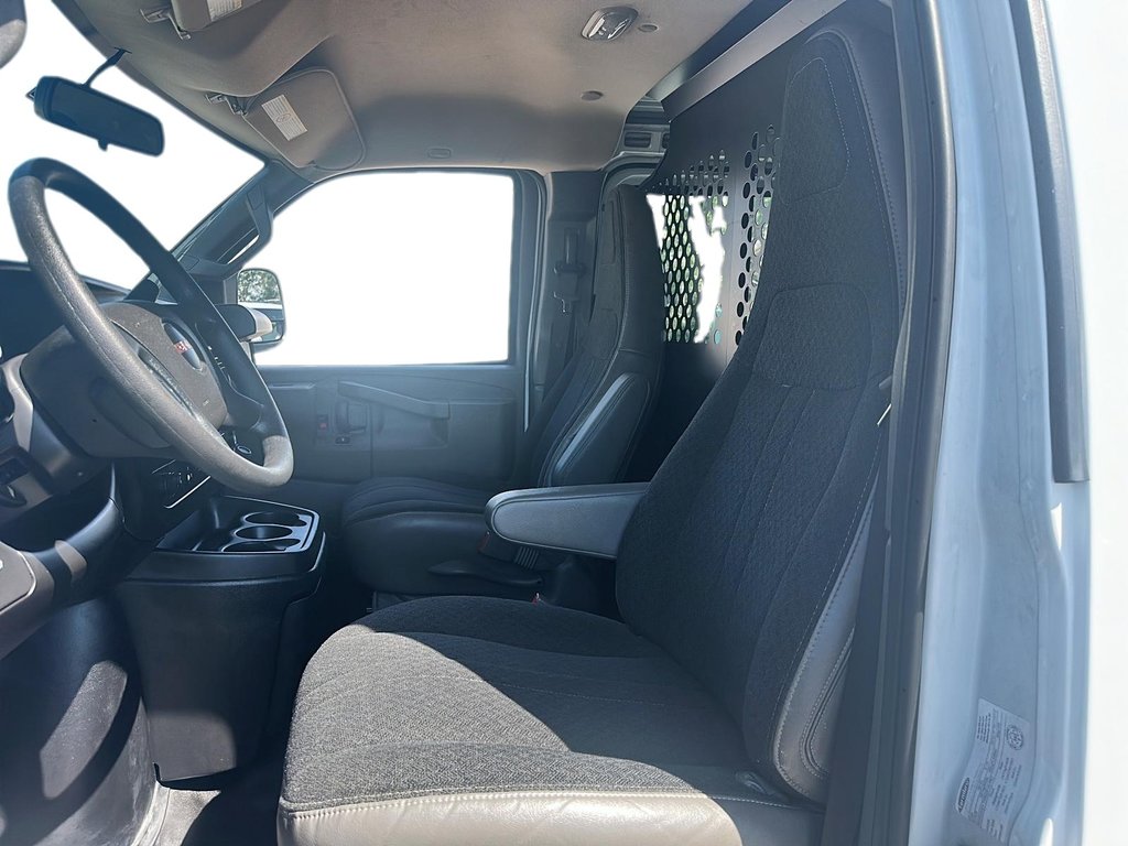 2022 GMC Savana Cargo 2500 135wb 2WD in Stratford, Ontario - 8 - w1024h768px