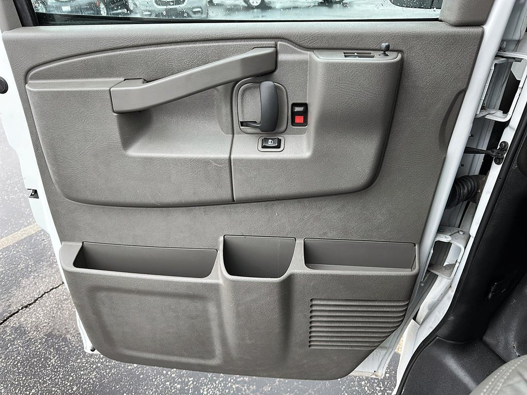 2023 GMC Savana Cargo 2500 155wb 2WD in Stratford, Ontario - 9 - w1024h768px