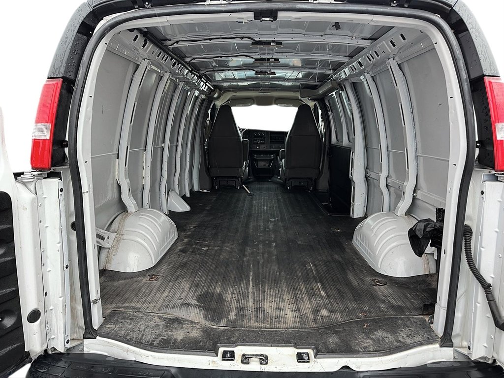 2023 GMC Savana Cargo 2500 155wb 2WD in Stratford, Ontario - 15 - w1024h768px