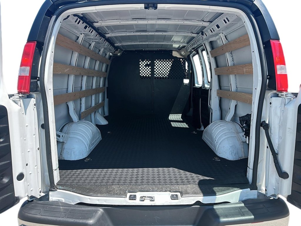 2023 GMC Savana Cargo 2500 135wb 2WD in Stratford, Ontario - 6 - w1024h768px