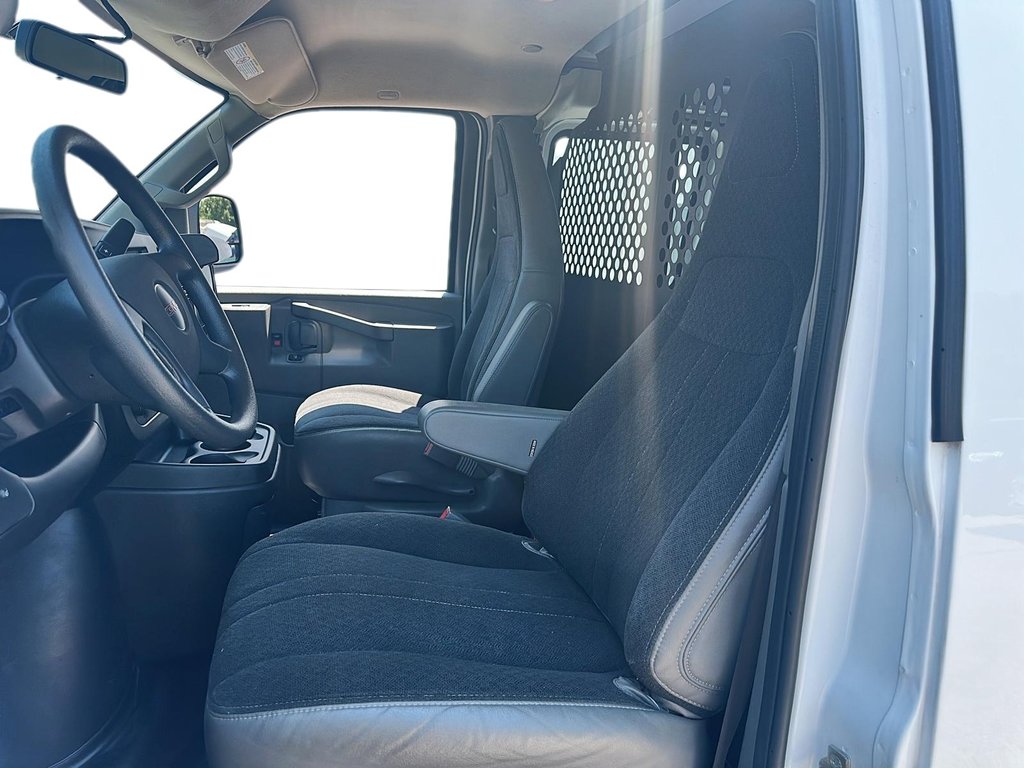 2023 GMC Savana Cargo 2500 135wb 2WD in Stratford, Ontario - 8 - w1024h768px